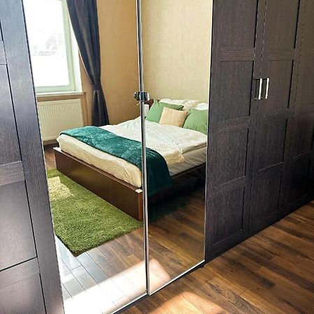 Spacious City Centre Apartment Братислава Екстериор снимка