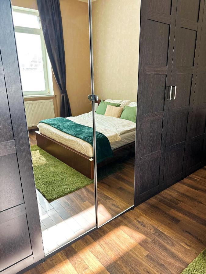 Spacious City Centre Apartment Братислава Екстериор снимка